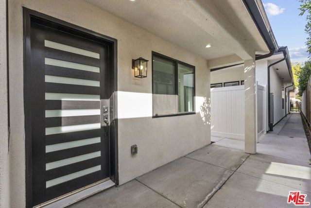 521 N Martel Avenue, Los Angeles, CA 90036