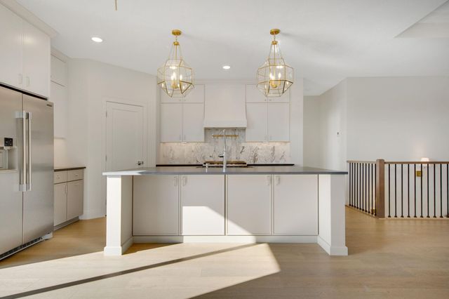 320 Laurel Curve, Golden Valley, MN 55426