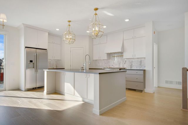 320 Laurel Curve, Golden Valley, MN 55426