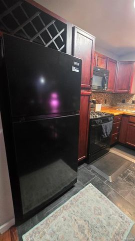 23400 Reynolds Avenue, Hazel Park, MI 48030
