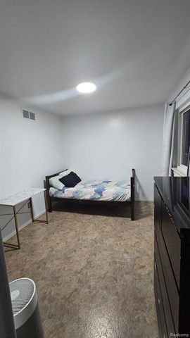 23400 Reynolds Avenue, Hazel Park, MI 48030