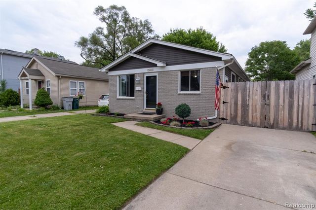 23400 Reynolds Avenue, Hazel Park, MI 48030