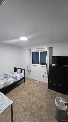 23400 Reynolds Avenue, Hazel Park, MI 48030