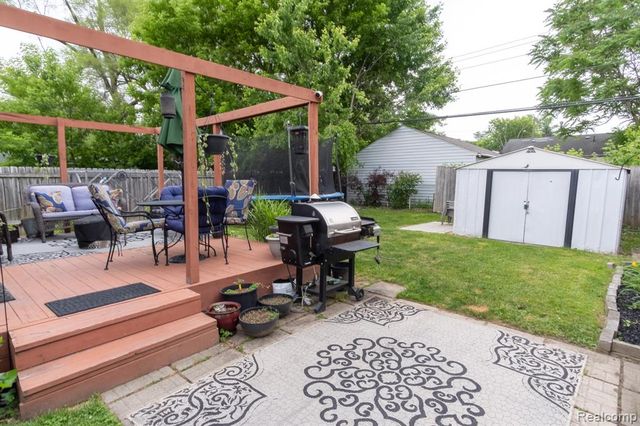 23400 Reynolds Avenue, Hazel Park, MI 48030