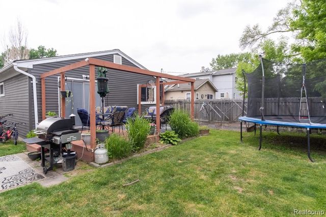 23400 Reynolds Avenue, Hazel Park, MI 48030