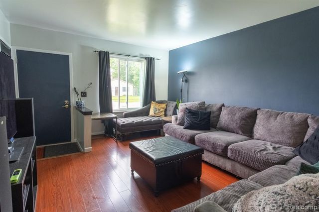 23400 Reynolds Avenue, Hazel Park, MI 48030