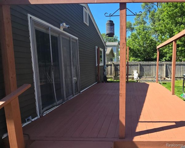 23400 Reynolds Avenue, Hazel Park, MI 48030