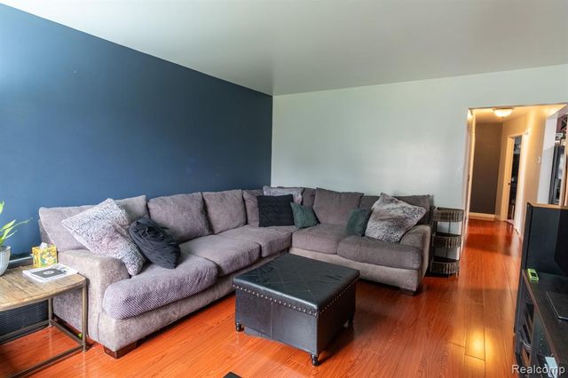 23400 Reynolds Avenue, Hazel Park, MI 48030