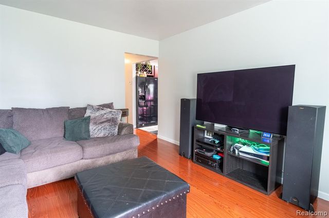 23400 Reynolds Avenue, Hazel Park, MI 48030