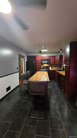 23400 Reynolds Avenue, Hazel Park, MI 48030