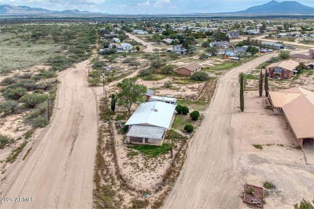 10019 S HONEYSUCKLE Drive, Hereford, AZ 85615