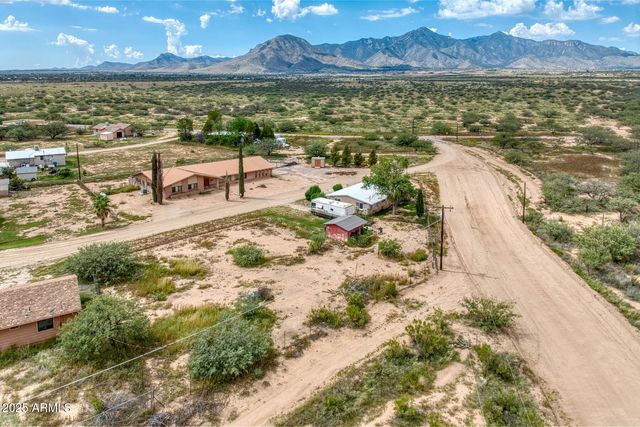 10019 S HONEYSUCKLE Drive, Hereford, AZ 85615