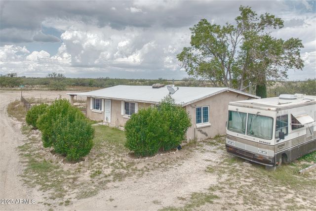 10019 S HONEYSUCKLE Drive, Hereford, AZ 85615