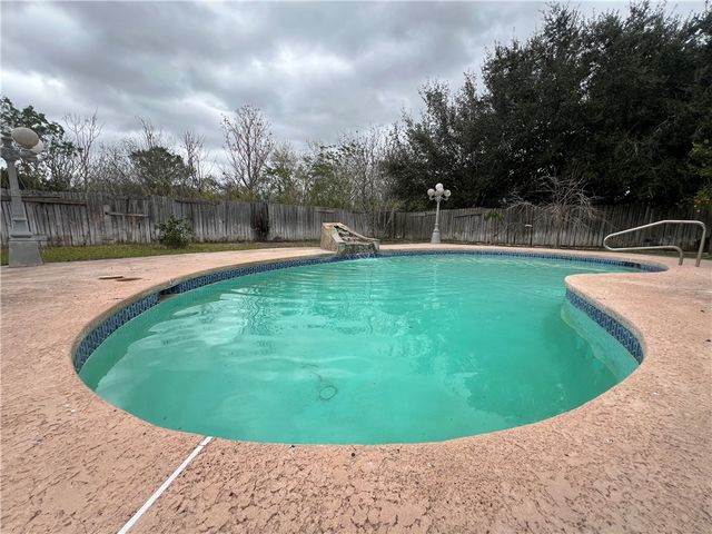 1245 Carlos, Alice, TX 78332