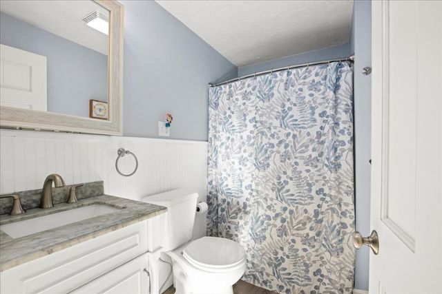 39 Forest St, North Brookfield, MA 01535