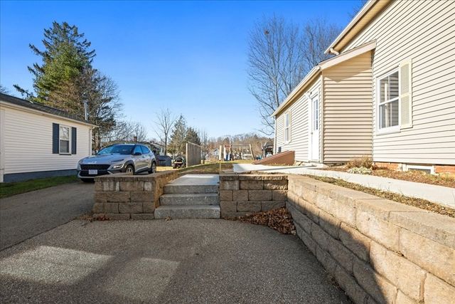 39 Forest St, North Brookfield, MA 01535