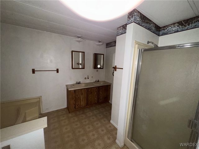 9000 N Vock Canyon Lane, Kingman, AZ 86409