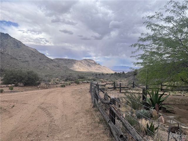 9000 N Vock Canyon Lane, Kingman, AZ 86409