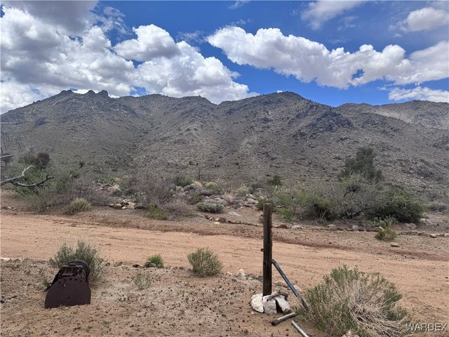 9000 N Vock Canyon Lane, Kingman, AZ 86409