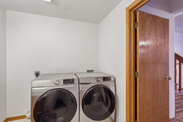 2236 Riverwoods Avenue, Des Moines, IA 50320