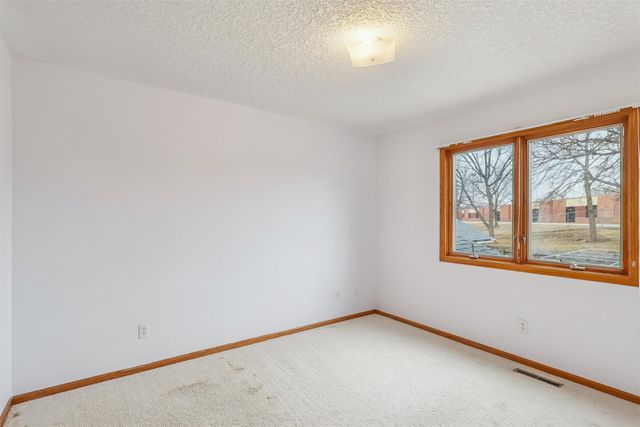 2236 Riverwoods Avenue, Des Moines, IA 50320