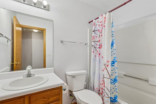 2236 Riverwoods Avenue, Des Moines, IA 50320