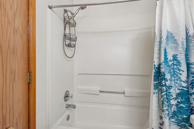 2236 Riverwoods Avenue, Des Moines, IA 50320