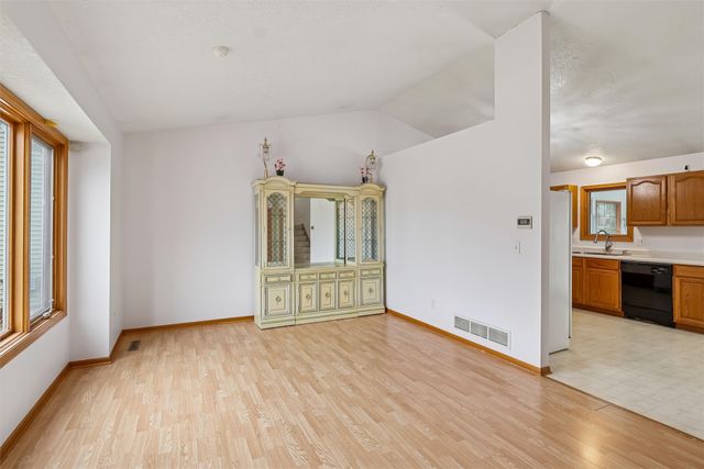 2236 Riverwoods Avenue, Des Moines, IA 50320