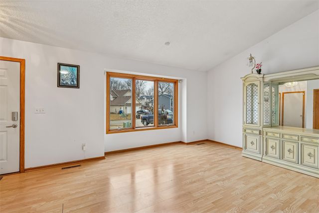 2236 Riverwoods Avenue, Des Moines, IA 50320