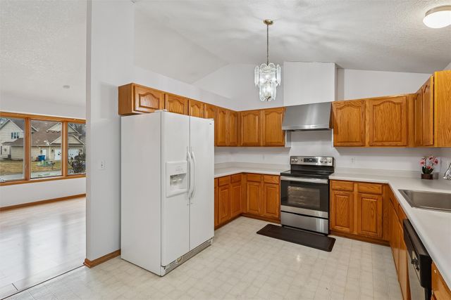 2236 Riverwoods Avenue, Des Moines, IA 50320