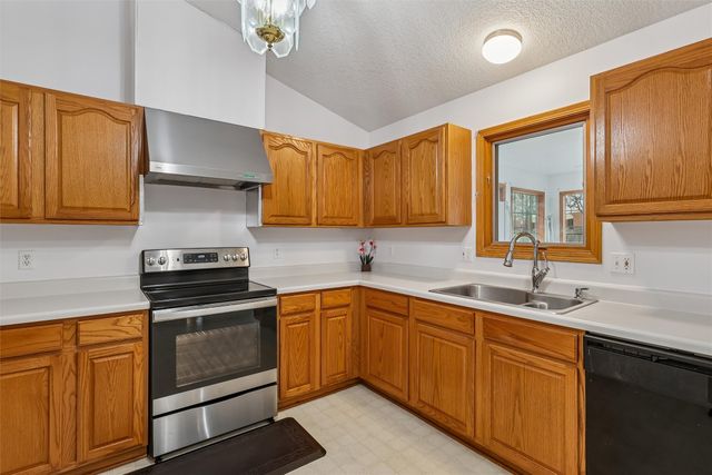 2236 Riverwoods Avenue, Des Moines, IA 50320