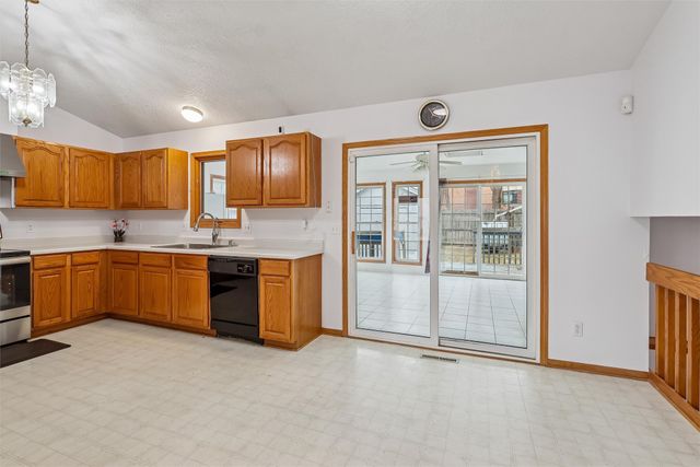 2236 Riverwoods Avenue, Des Moines, IA 50320