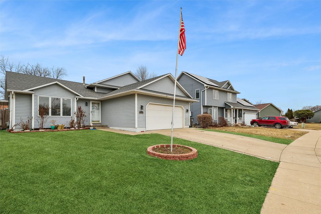 2236 Riverwoods Avenue, Des Moines, IA 50320