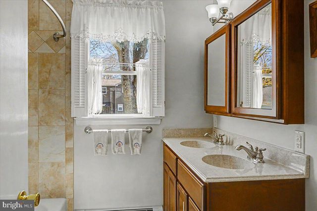 528 E COURT ST, Doylestown, PA 18901