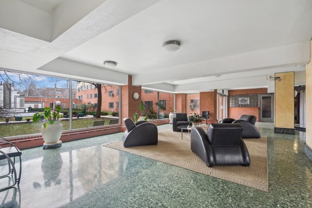 5056 N Marine Drive 4A, Chicago, IL 60640