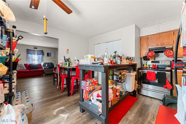 203 Maple Street E, Hartville, OH 44632