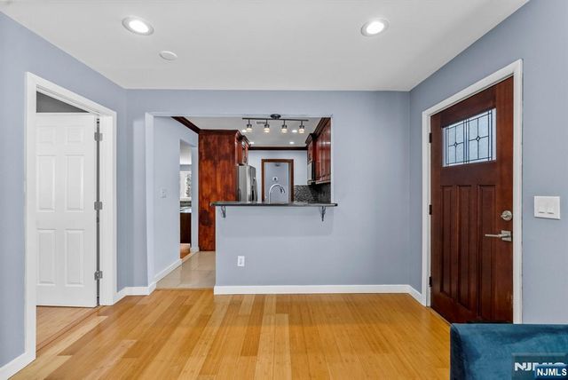 14 Weeks Court, Clifton, NJ 07013