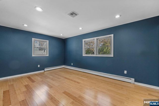 14 Weeks Court, Clifton, NJ 07013