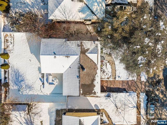 14 Weeks Court, Clifton, NJ 07013