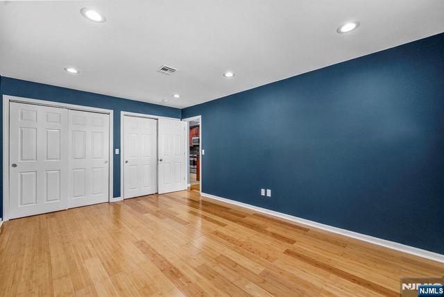 14 Weeks Court, Clifton, NJ 07013