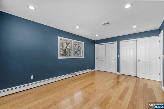 14 Weeks Court, Clifton, NJ 07013