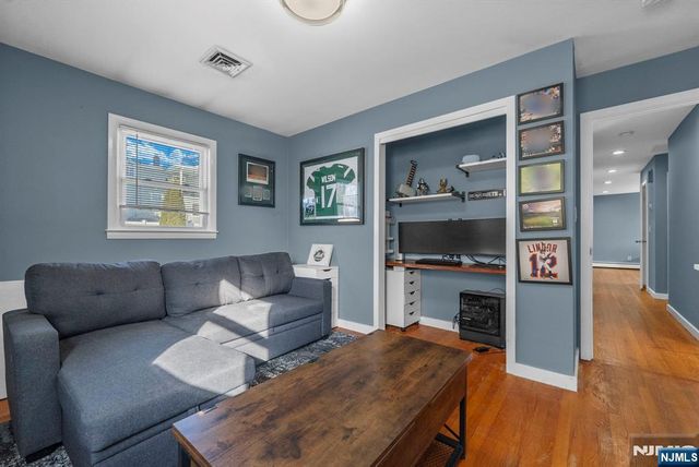 14 Weeks Court, Clifton, NJ 07013