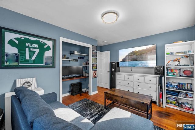 14 Weeks Court, Clifton, NJ 07013