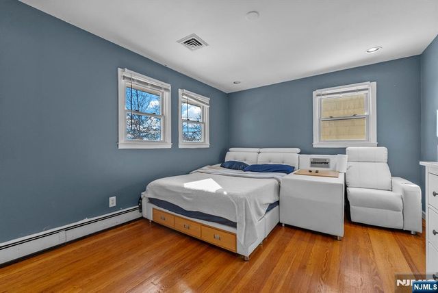 14 Weeks Court, Clifton, NJ 07013