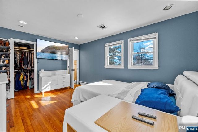 14 Weeks Court, Clifton, NJ 07013