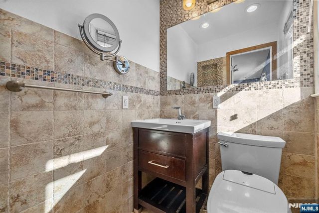 14 Weeks Court, Clifton, NJ 07013