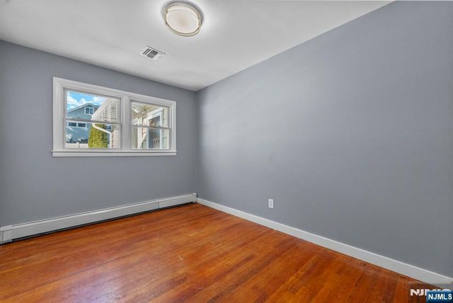 14 Weeks Court, Clifton, NJ 07013