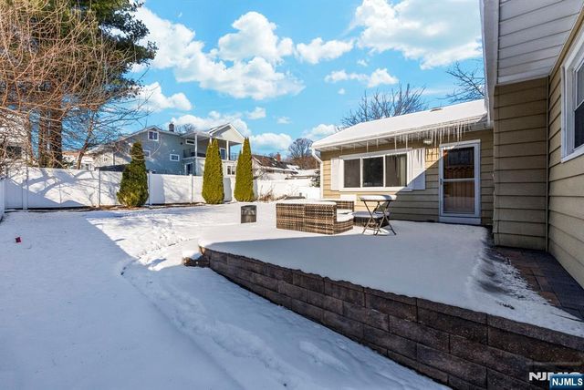 14 Weeks Court, Clifton, NJ 07013