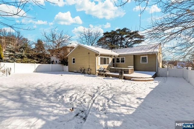 14 Weeks Court, Clifton, NJ 07013