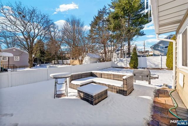 14 Weeks Court, Clifton, NJ 07013